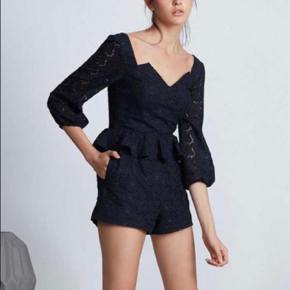 Isla lace romper NWT size small